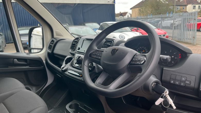 Peugeot Boxer 3500 L3 Diesel 2.2 BlueHDi 140 H2 Van Professional